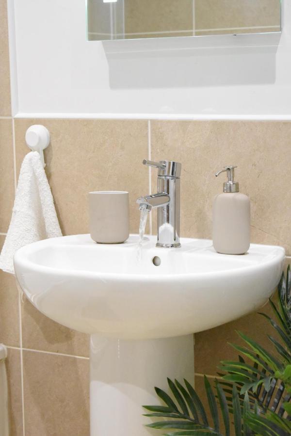 Maya Boutique Inn - Garden Wythenshawe Zewnętrze zdjęcie